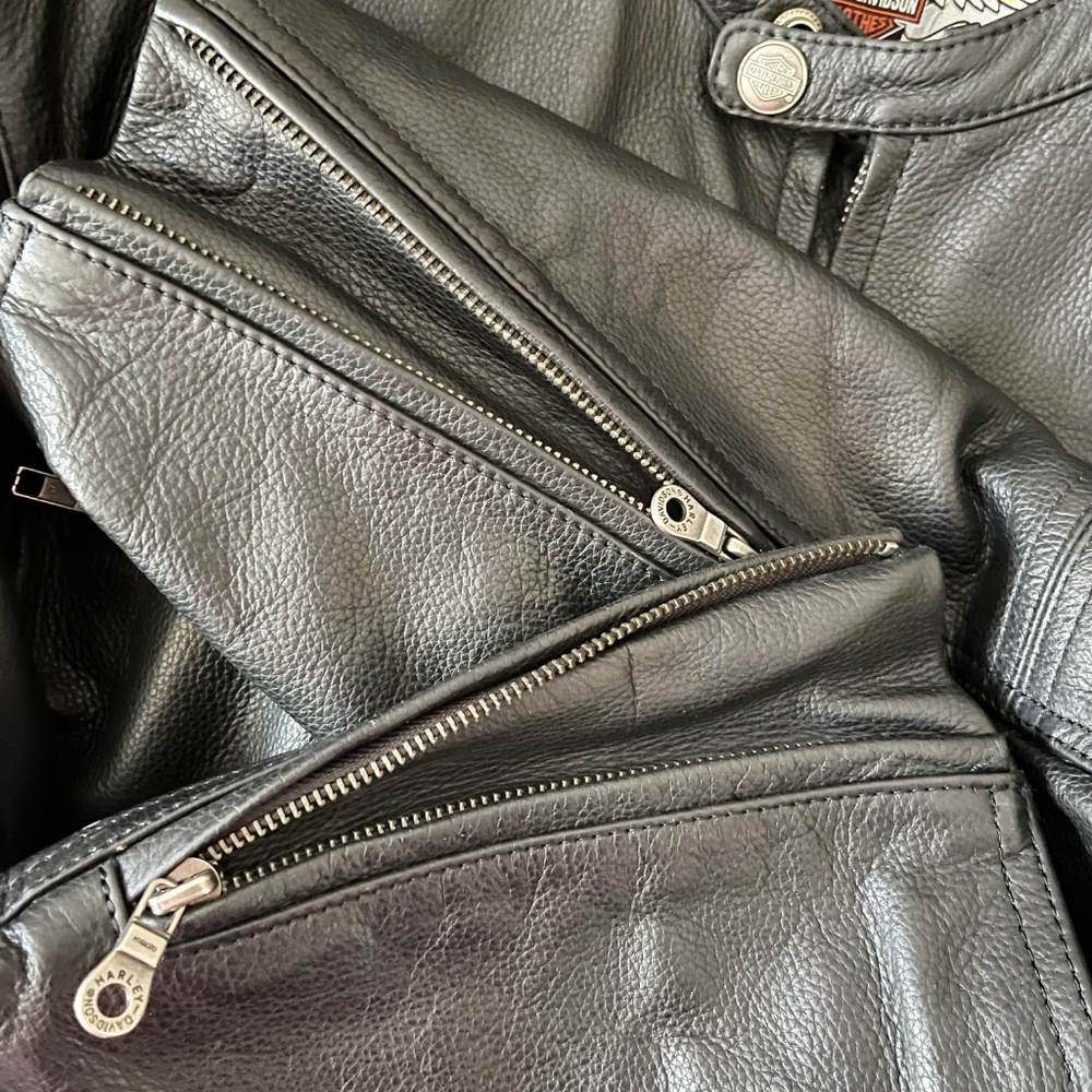 Harley-Davidson 2008 Black Leather Biker Jacket w/Air Vents, Ties for Snug Fit - Picture 10 of 17